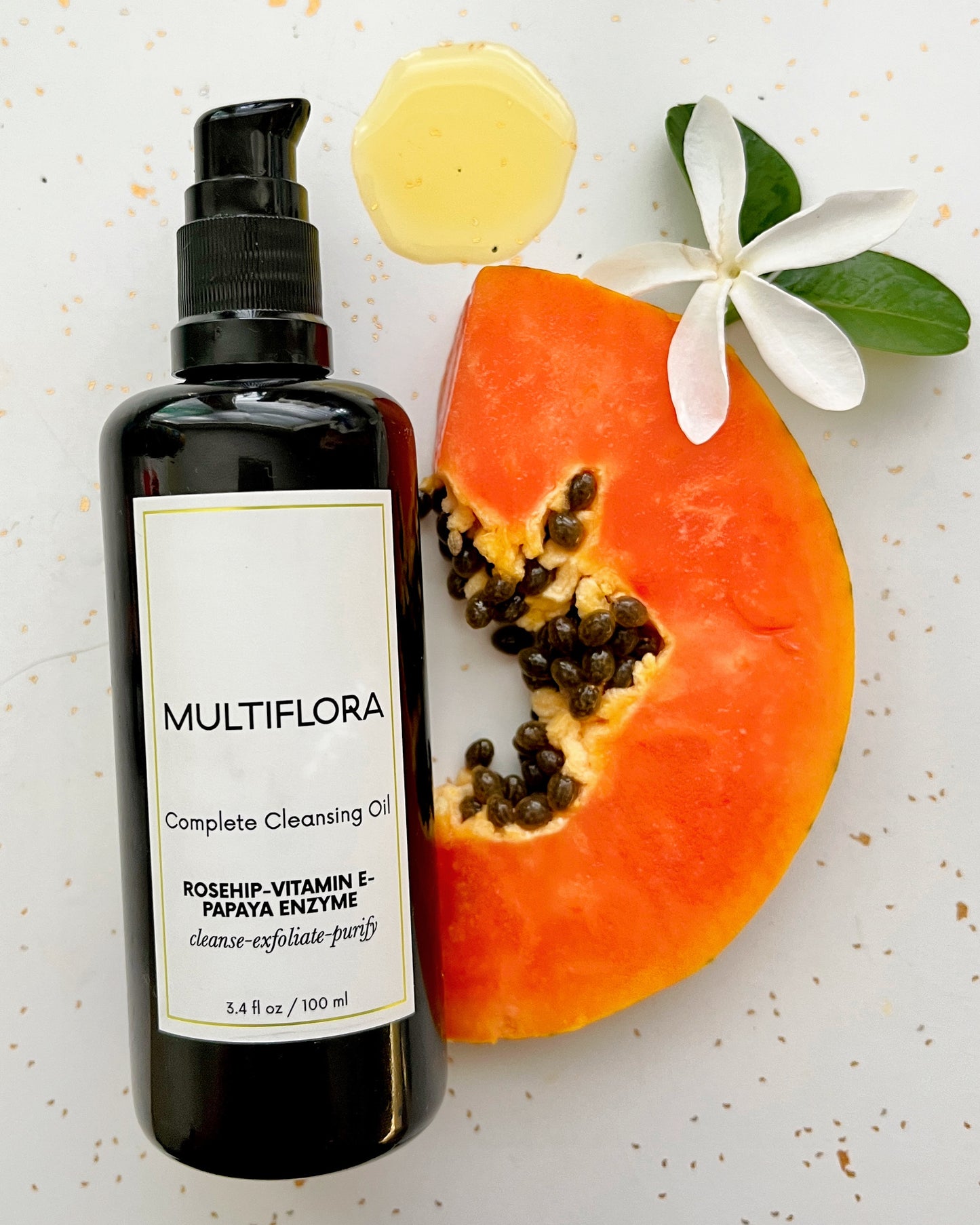 Cleansing oil with papaya to exfoliate skin